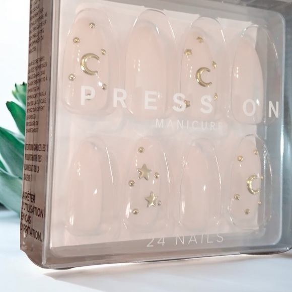 Forever 21 Press On Manicure Set With Gold Accents, NWT - Picture 2 of 4